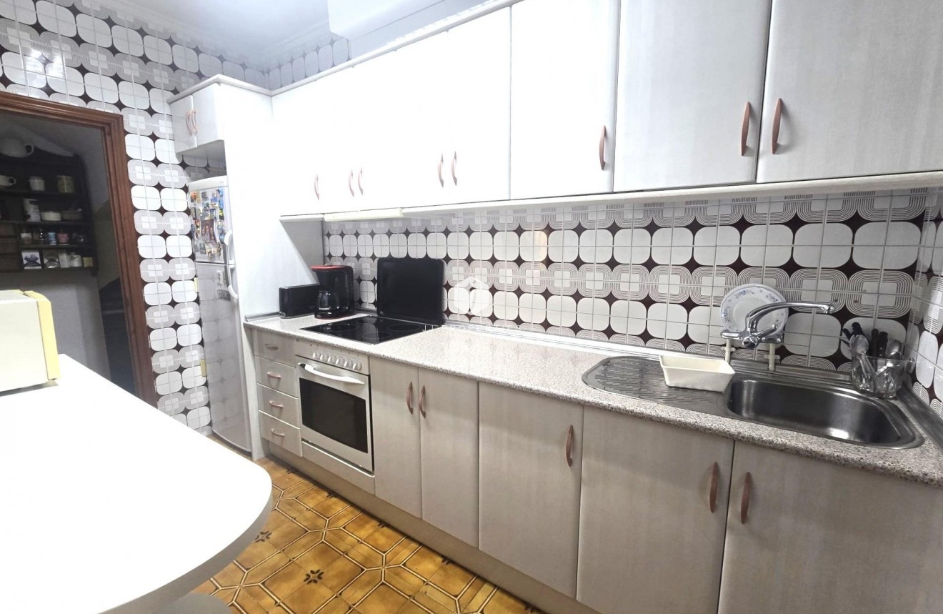 Tweedehands - duplex -
Torrevieja - Habaneras