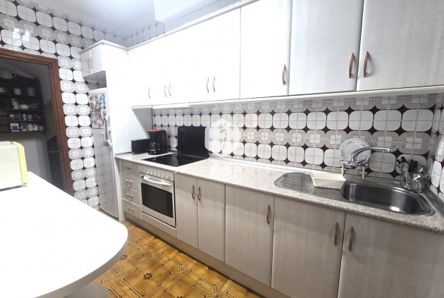Tweedehands - duplex -
Torrevieja - Habaneras