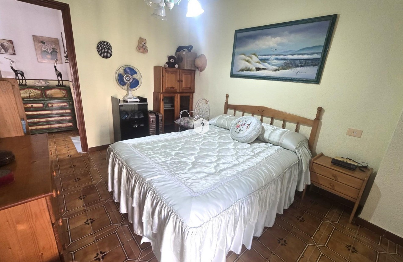 Tweedehands - duplex -
Torrevieja - Habaneras
