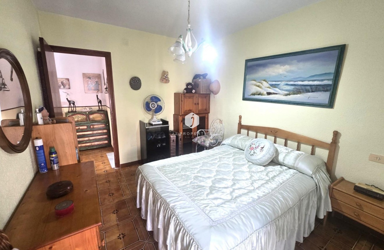 Tweedehands - duplex -
Torrevieja - Habaneras