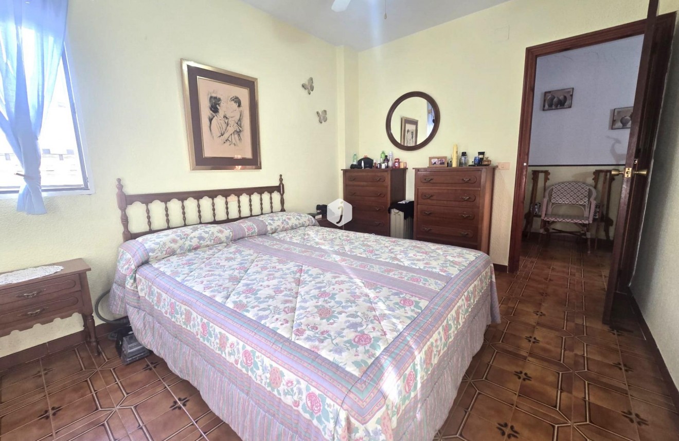 Tweedehands - duplex -
Torrevieja - Habaneras