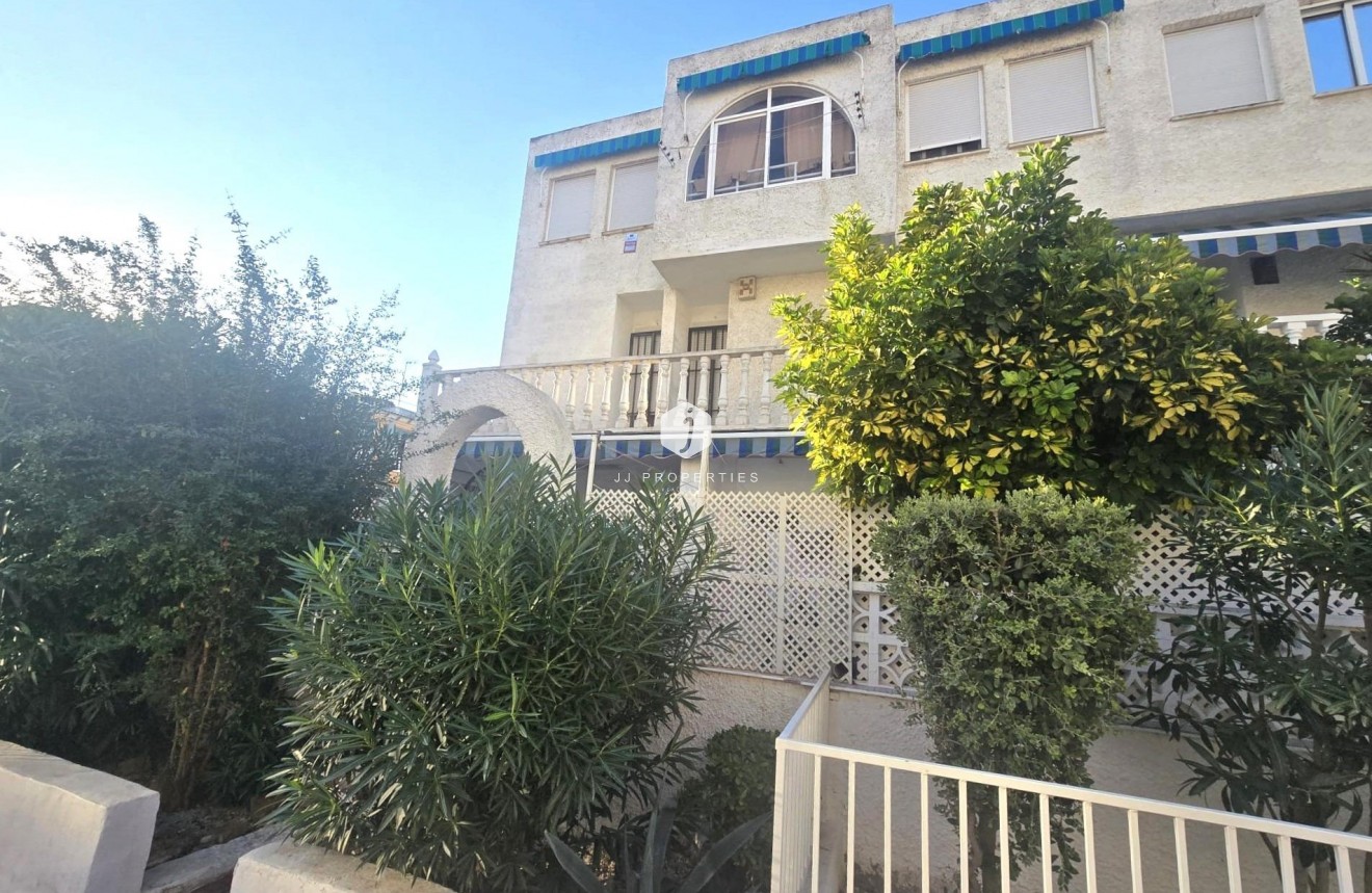 Tweedehands - duplex -
Torrevieja - Habaneras