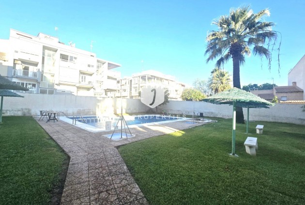 Tweedehands - duplex -
Torrevieja - Habaneras