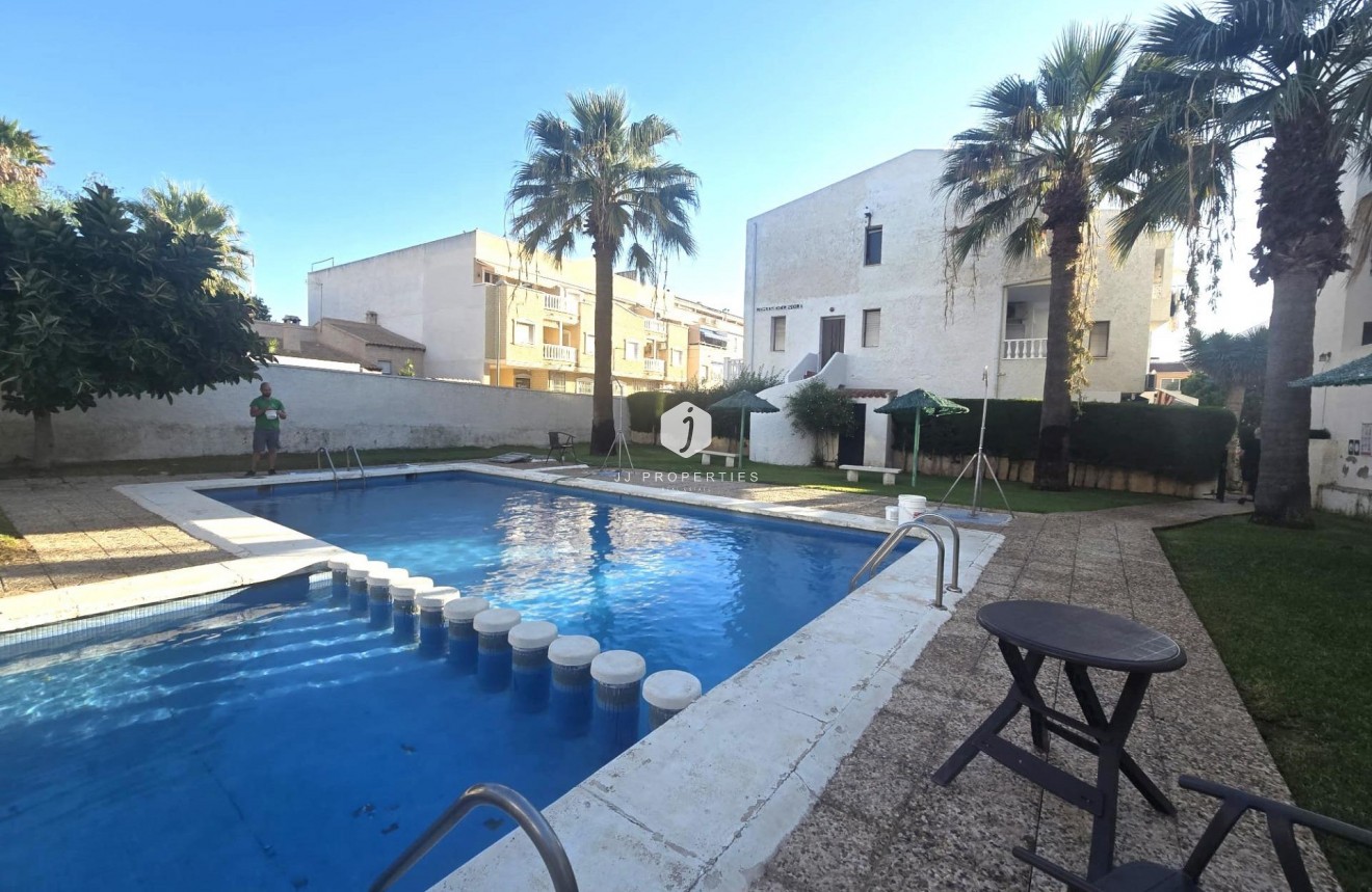 Tweedehands - duplex -
Torrevieja - Habaneras