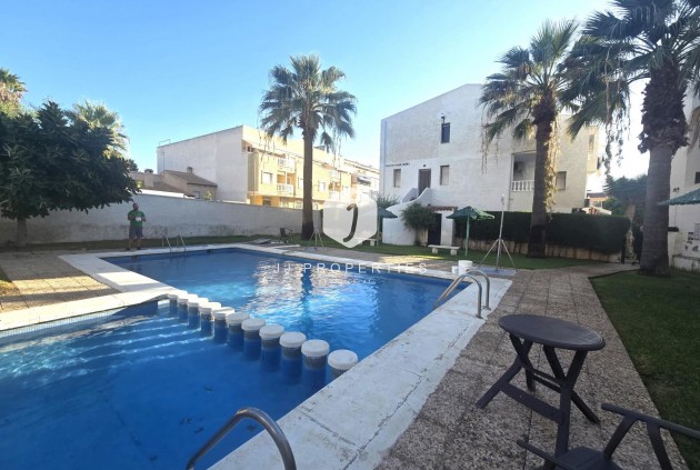 Tweedehands - duplex -
Torrevieja - Habaneras