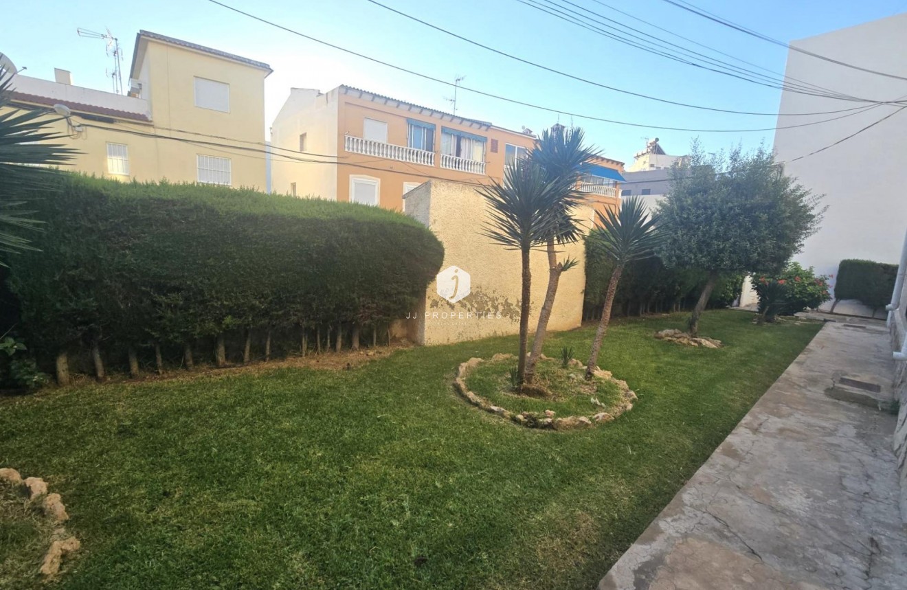 Tweedehands - duplex -
Torrevieja - Habaneras