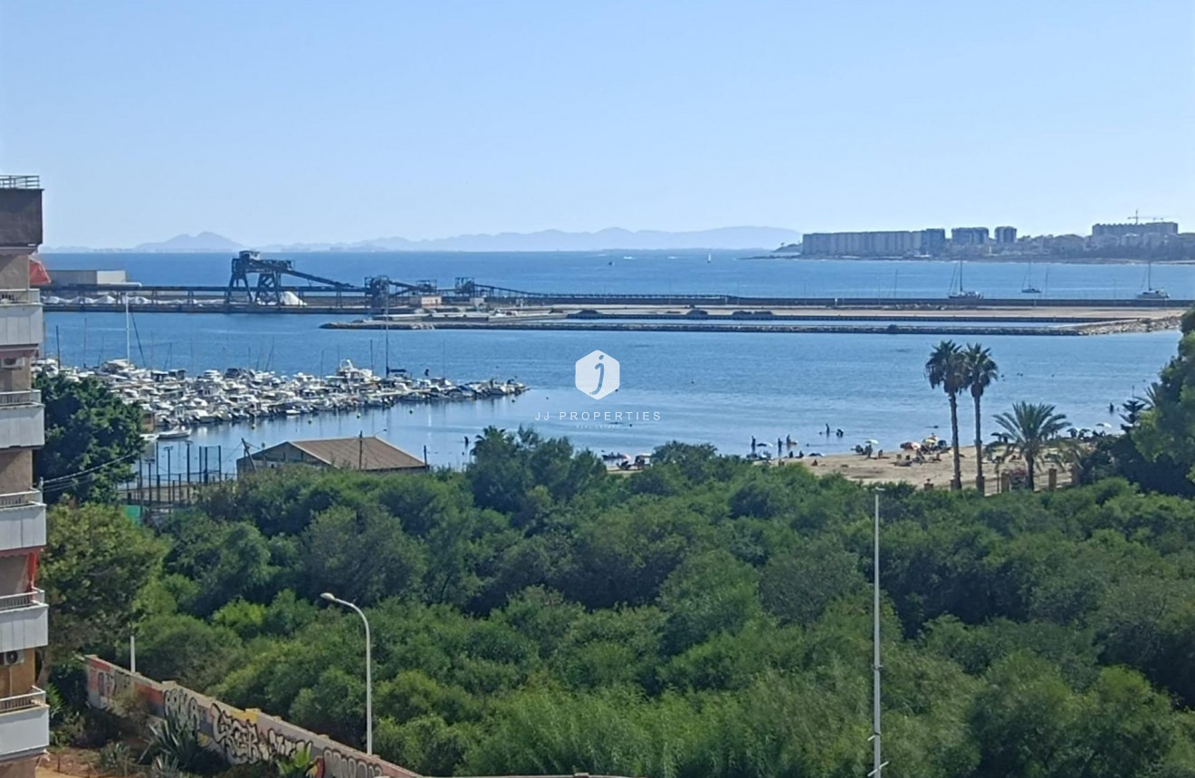 Resale - Apartment / flat -
Torrevieja - Centro
