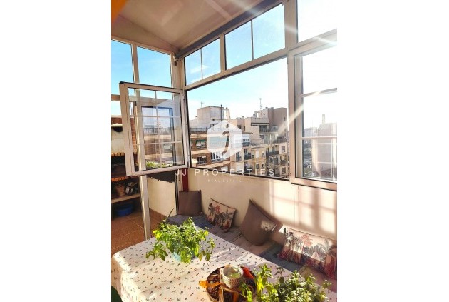 Resale - Apartment / flat -
Torrevieja - Centro