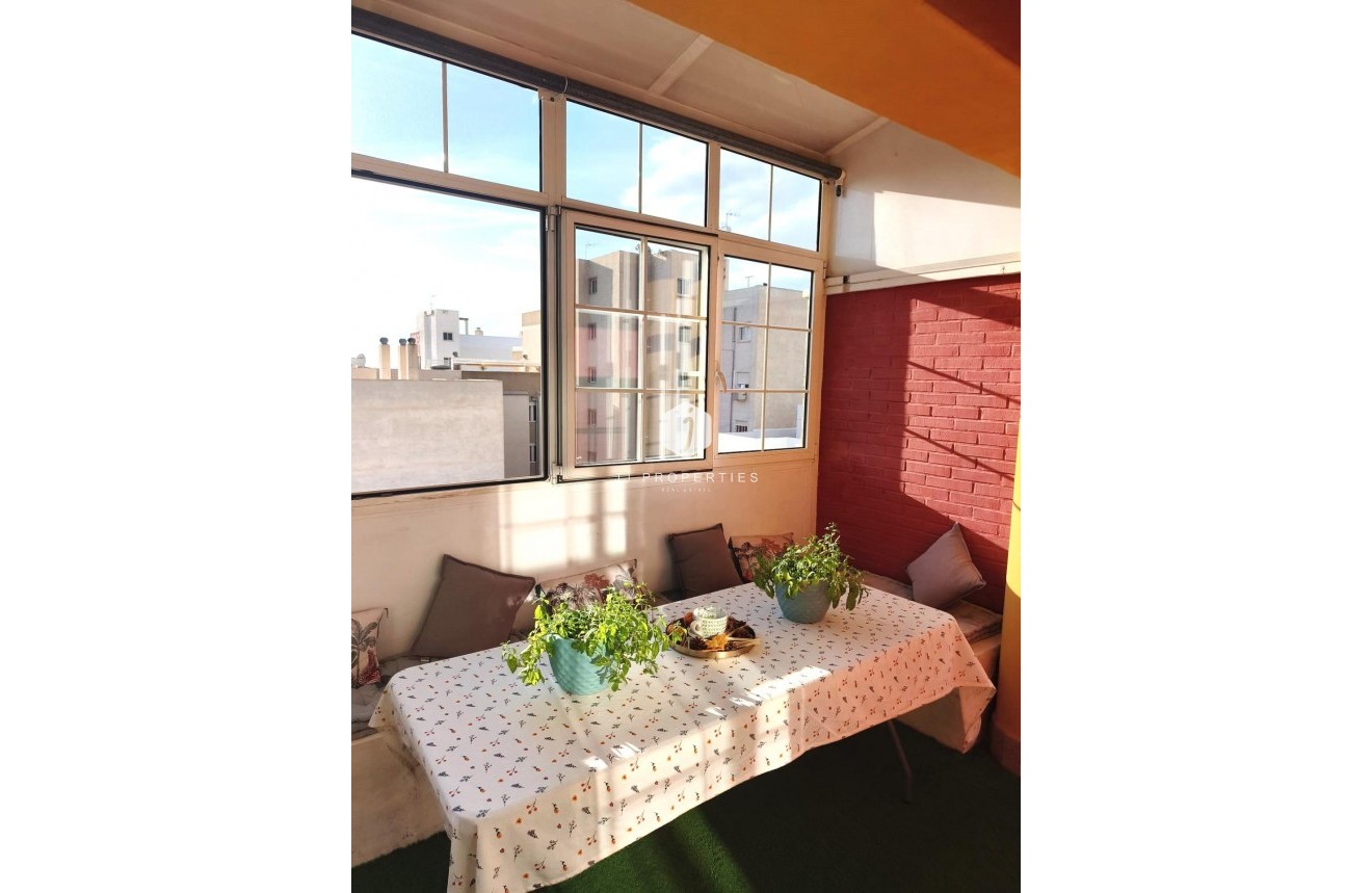Resale - Apartment / flat -
Torrevieja - Centro
