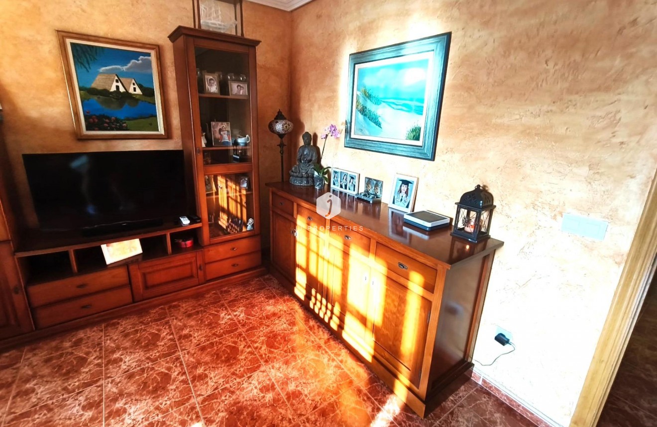 Resale - Apartment / flat -
Torrevieja - Centro