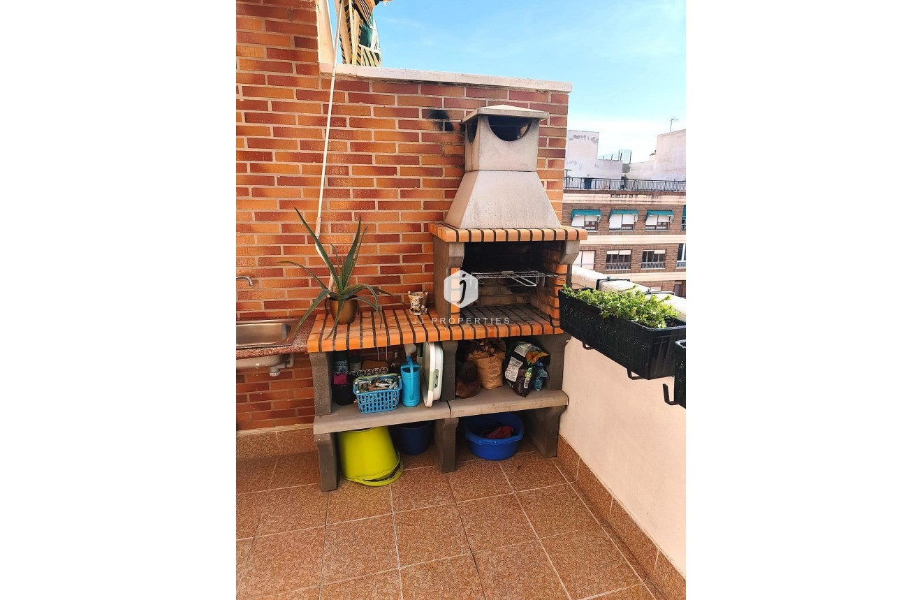 Resale - Apartment / flat -
Torrevieja - Centro
