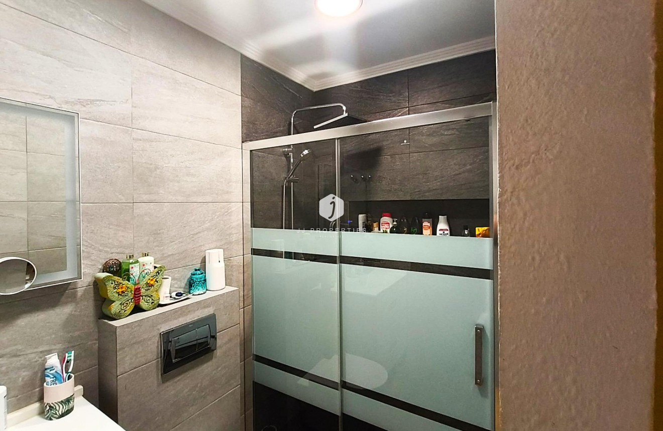 Resale - Apartment / flat -
Torrevieja - Centro