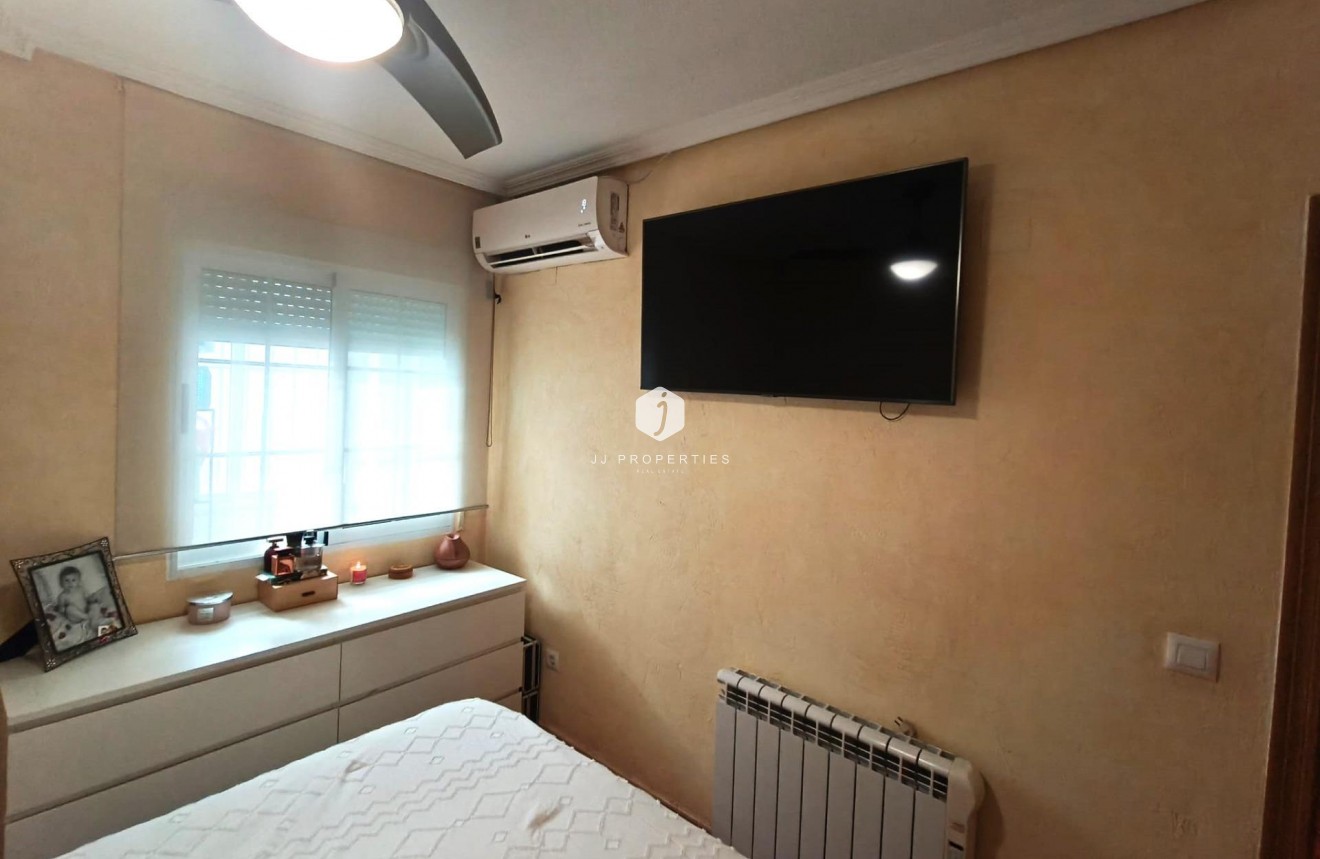Resale - Apartment / flat -
Torrevieja - Centro