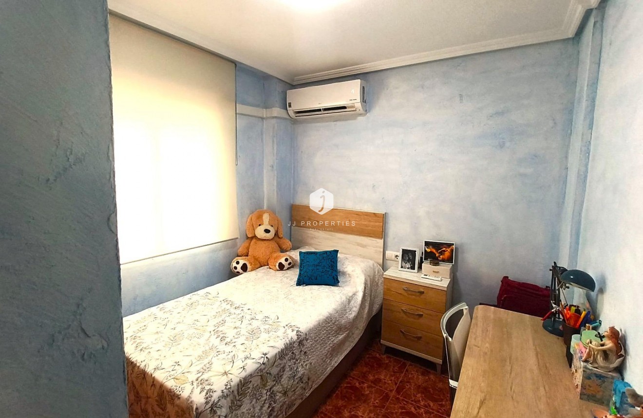 Resale - Apartment / flat -
Torrevieja - Centro