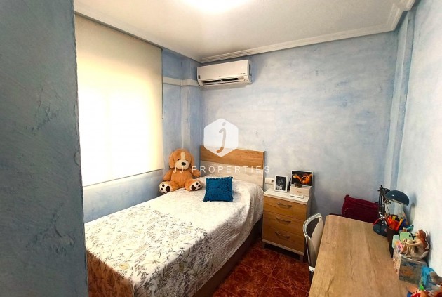 Resale - Apartment / flat -
Torrevieja - Centro
