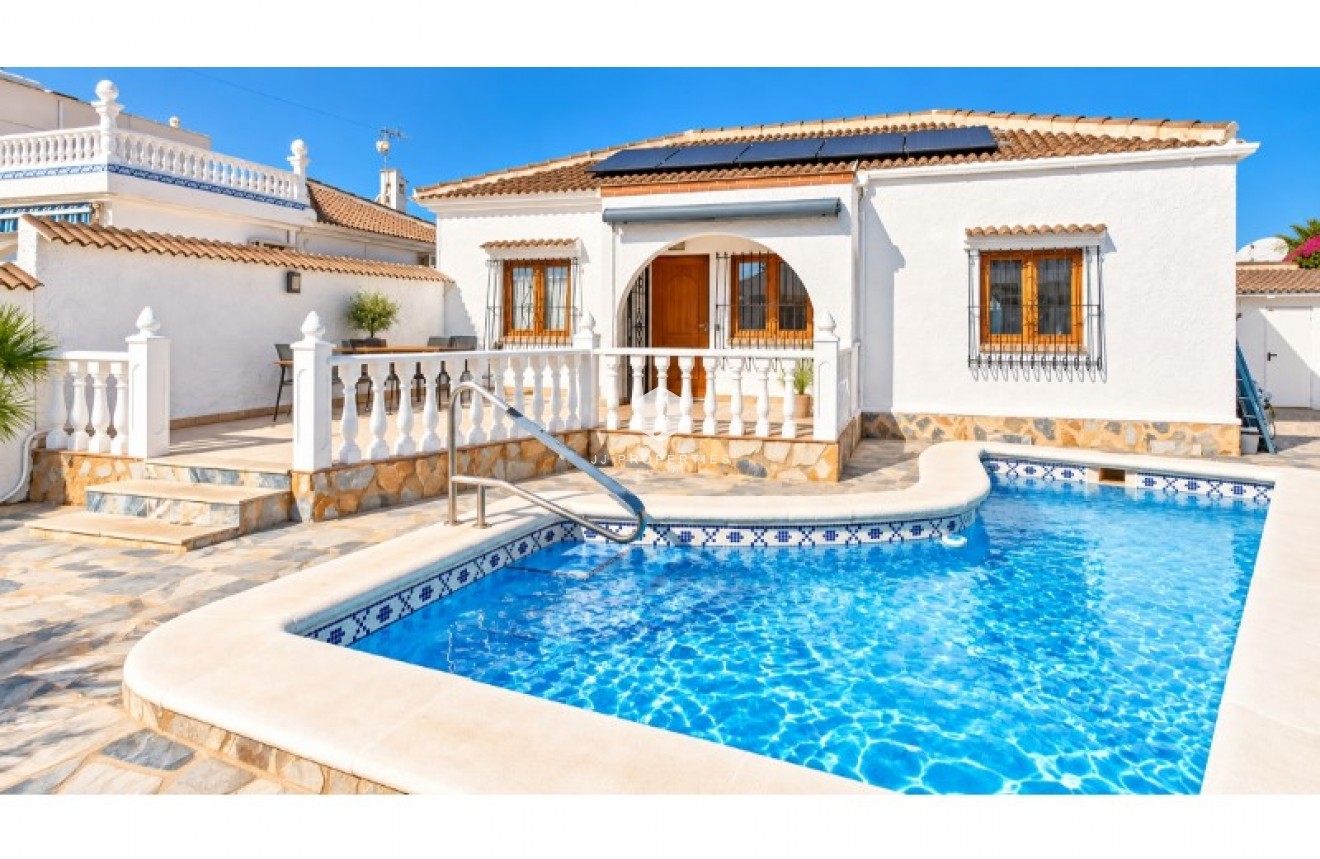 Resale - Villa -
Torrevieja - Costa Blanca