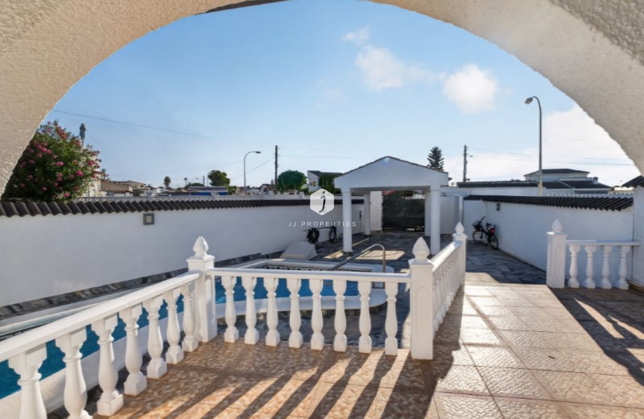 Resale - Villa -
Torrevieja - Costa Blanca