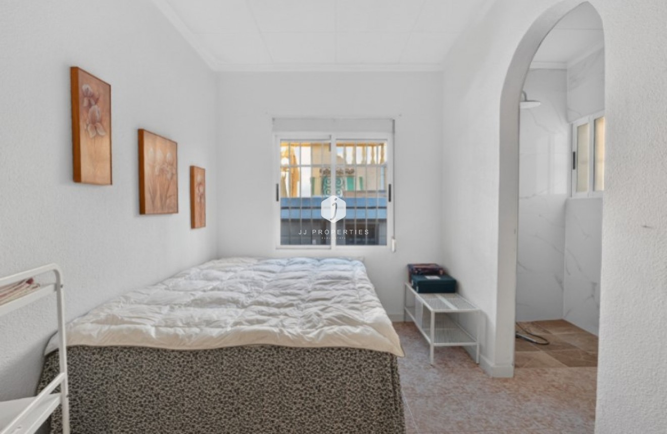 Resale - Villa -
Torrevieja - Costa Blanca