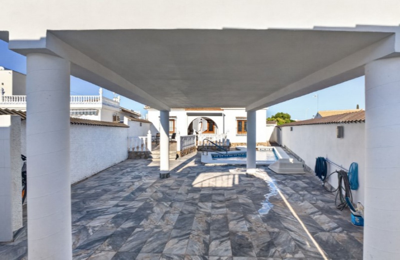 Resale - Villa -
Torrevieja - Costa Blanca