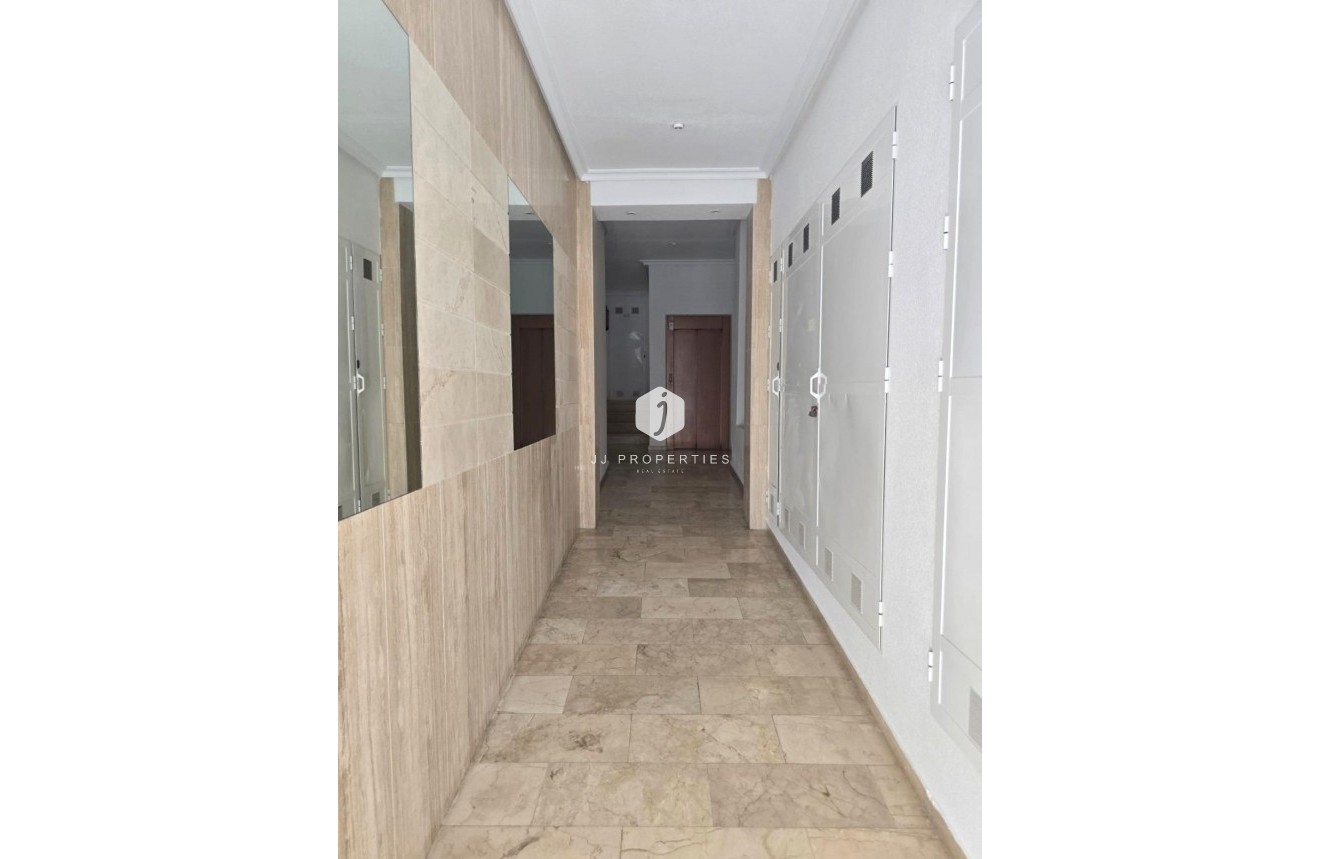 Tweedehands - Appartement / flat -
Torrevieja - Playa del Cura