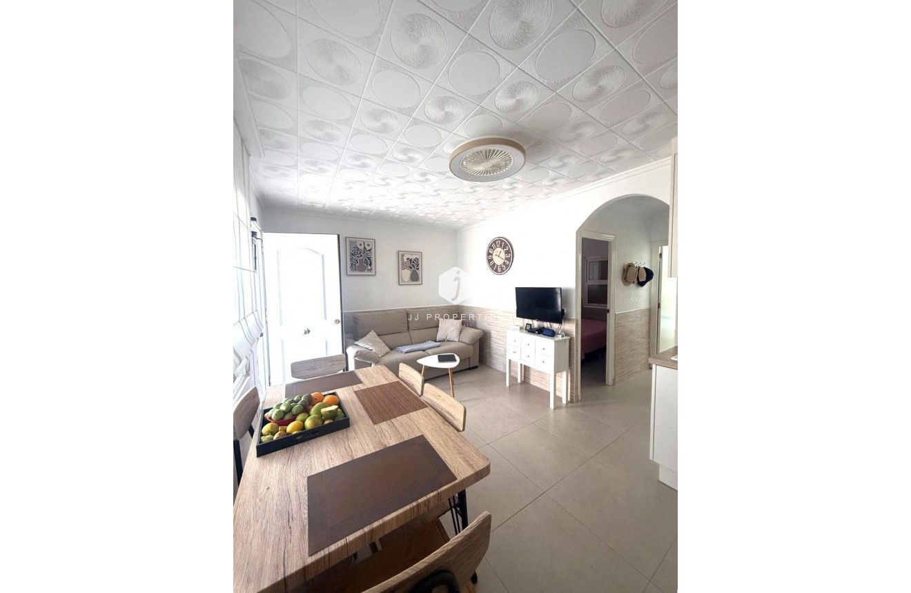 Resale - Bungalow -
Torrevieja - Torretas
