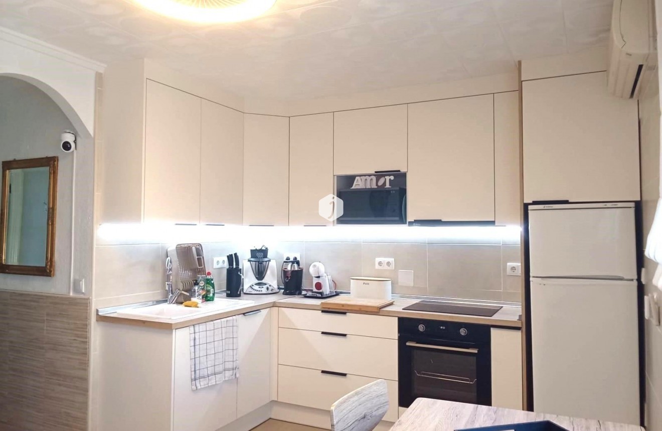 Resale - Bungalow -
Torrevieja - Torretas