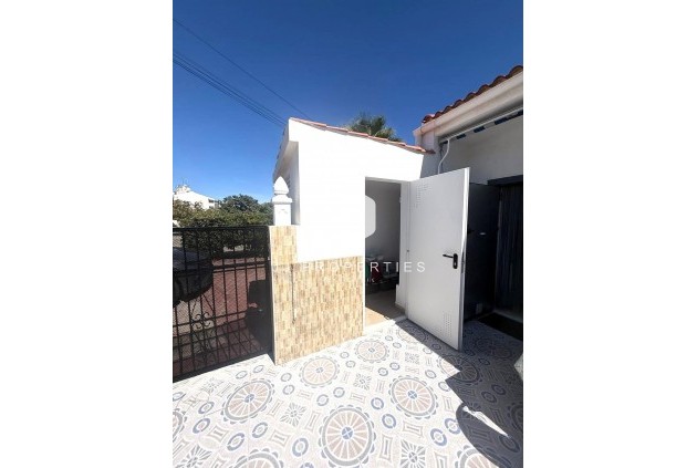 Resale - Bungalow -
Torrevieja - Torretas