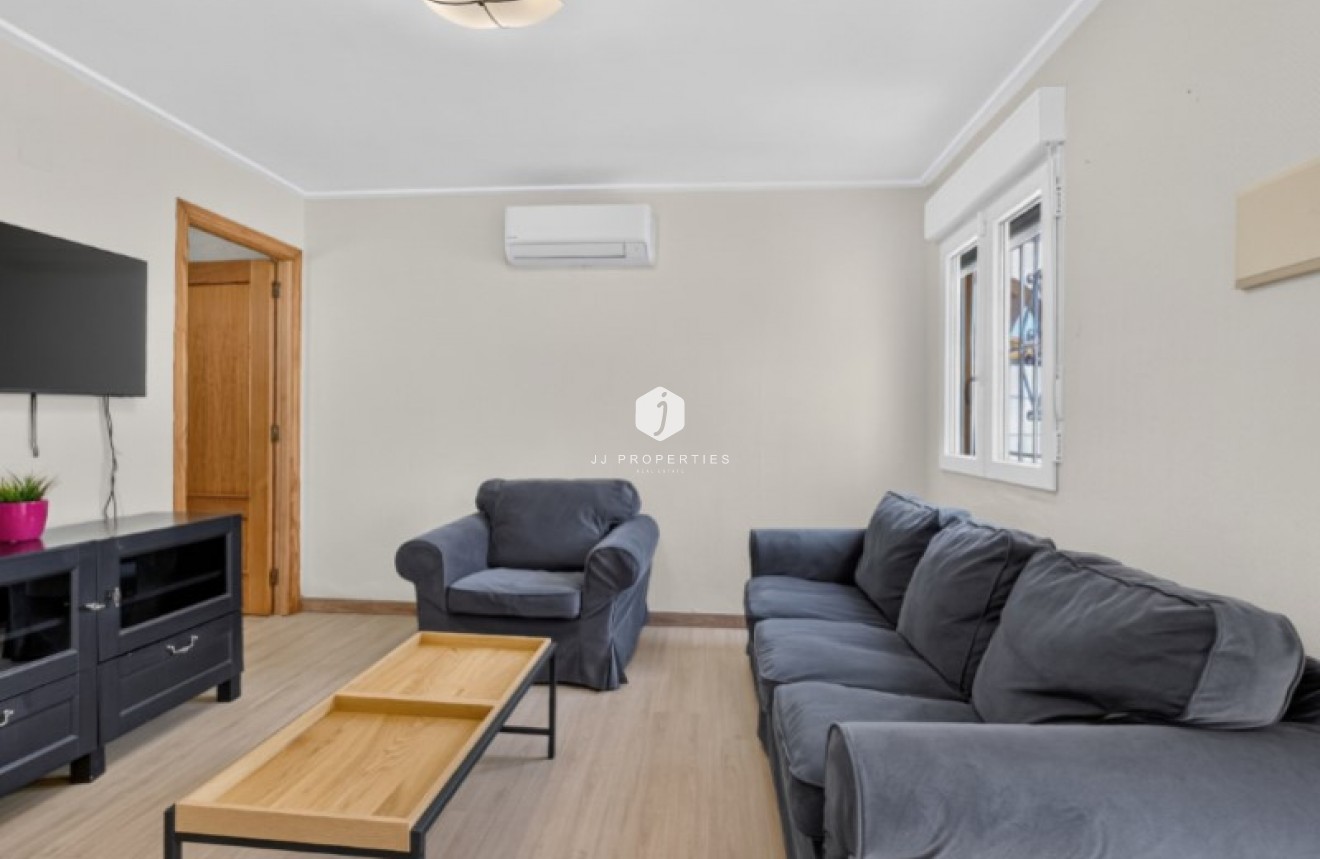 D'occasion - Chalet -
Torrevieja - Costa Blanca