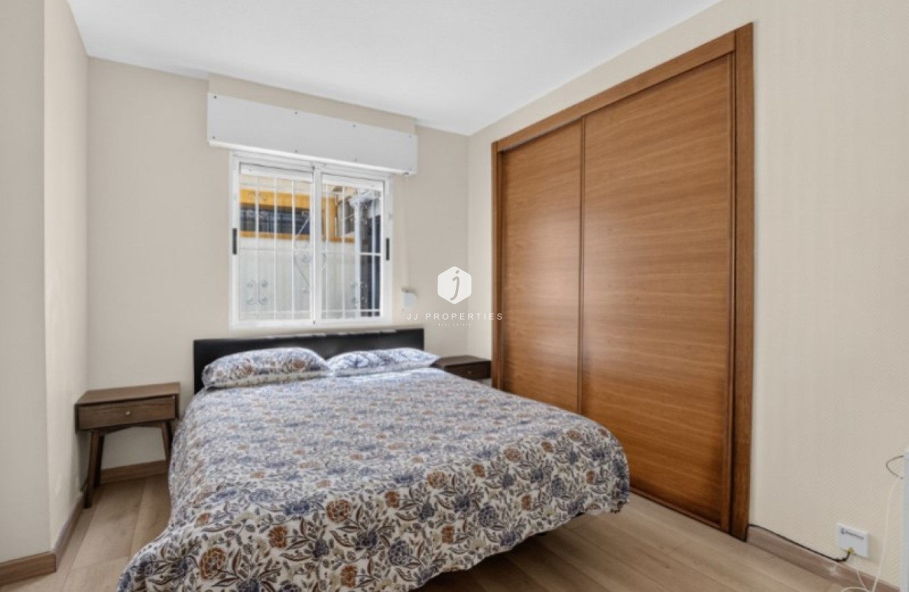 D'occasion - Chalet -
Torrevieja - Costa Blanca