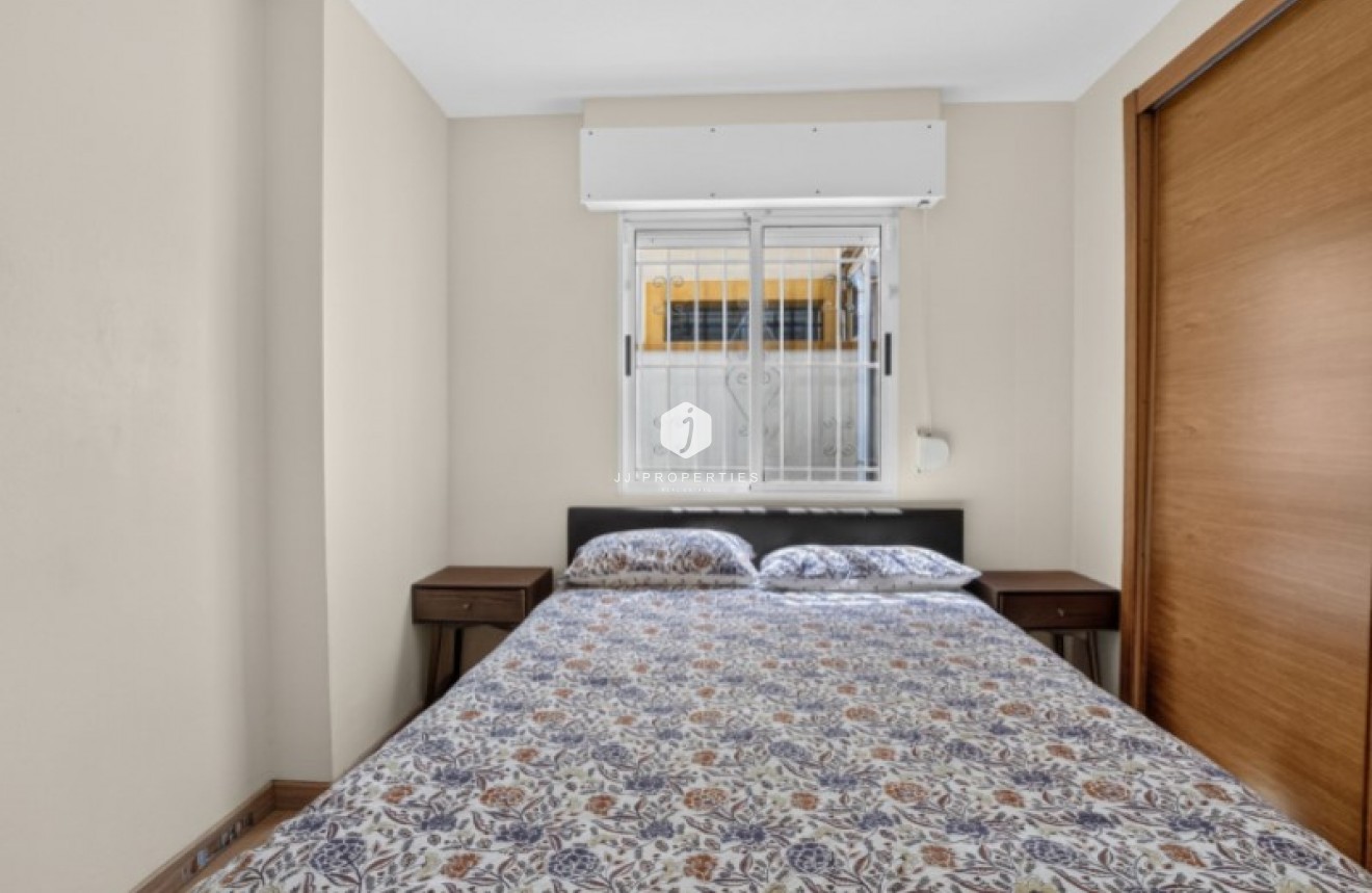 D'occasion - Chalet -
Torrevieja - Costa Blanca