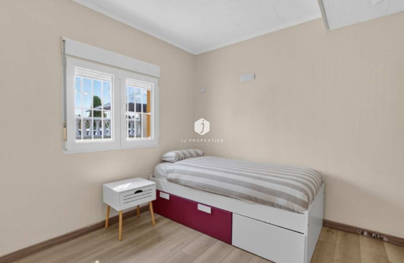 D'occasion - Chalet -
Torrevieja - Costa Blanca