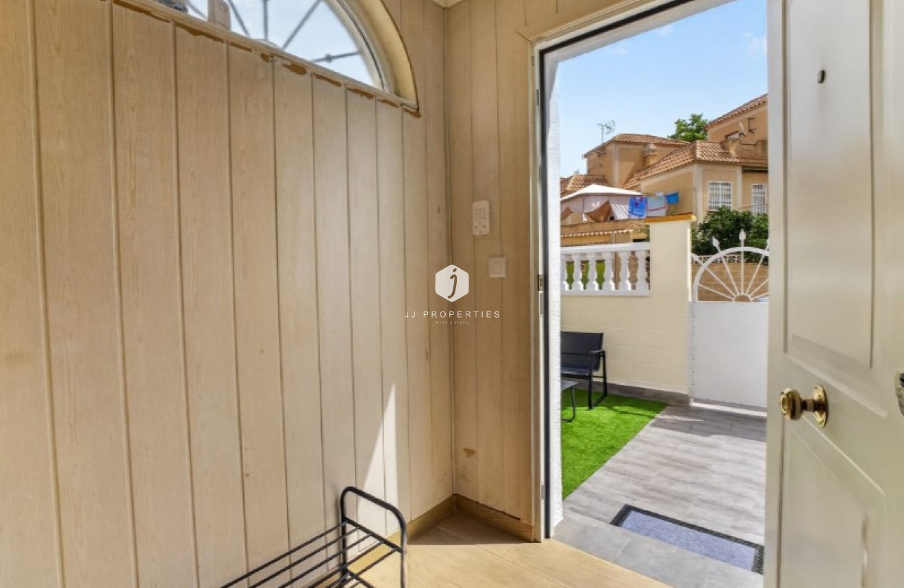 D'occasion - Chalet -
Torrevieja - Costa Blanca