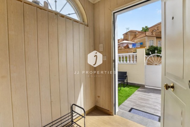 D'occasion - Chalet -
Torrevieja - Costa Blanca