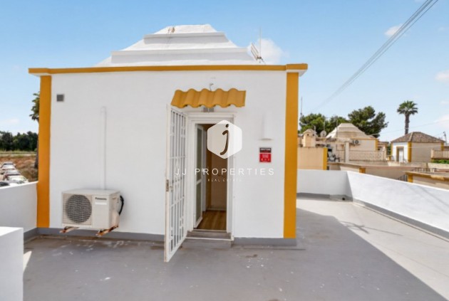 D'occasion - Chalet -
Torrevieja - Costa Blanca