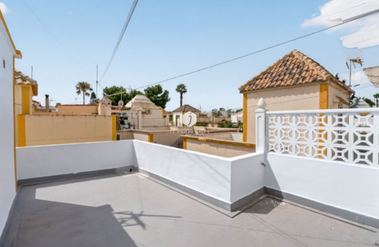 D'occasion - Chalet -
Torrevieja - Costa Blanca