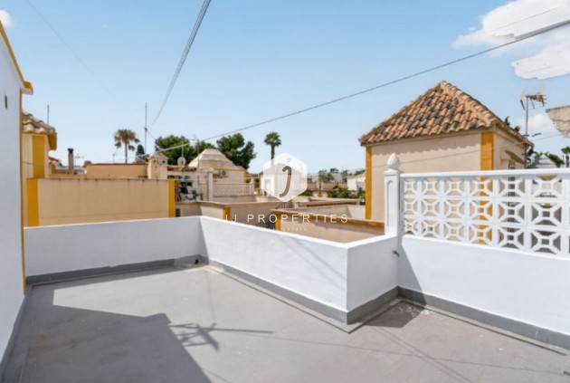 D'occasion - Chalet -
Torrevieja - Costa Blanca