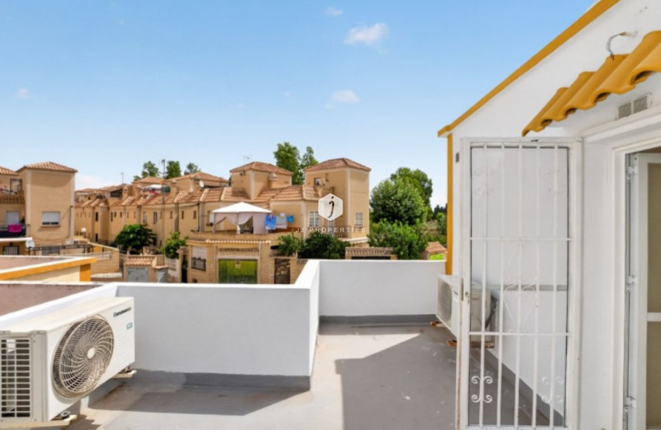 D'occasion - Chalet -
Torrevieja - Costa Blanca