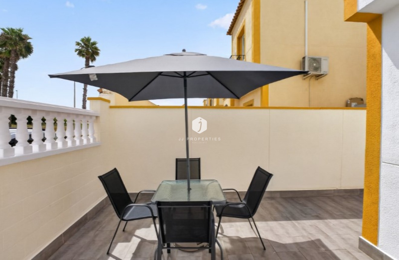 D'occasion - Chalet -
Torrevieja - Costa Blanca