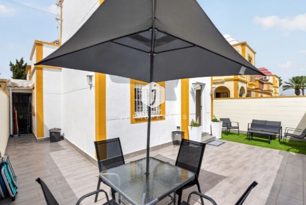 D'occasion - Chalet -
Torrevieja - Costa Blanca