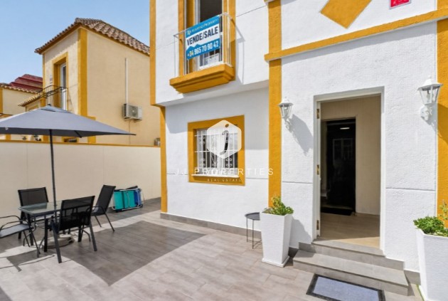 D'occasion - Chalet -
Torrevieja - Costa Blanca