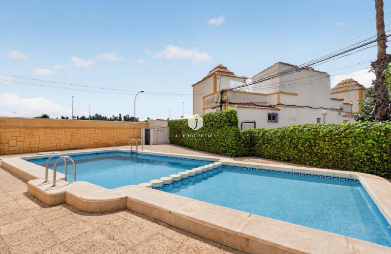 D'occasion - Chalet -
Torrevieja - Costa Blanca