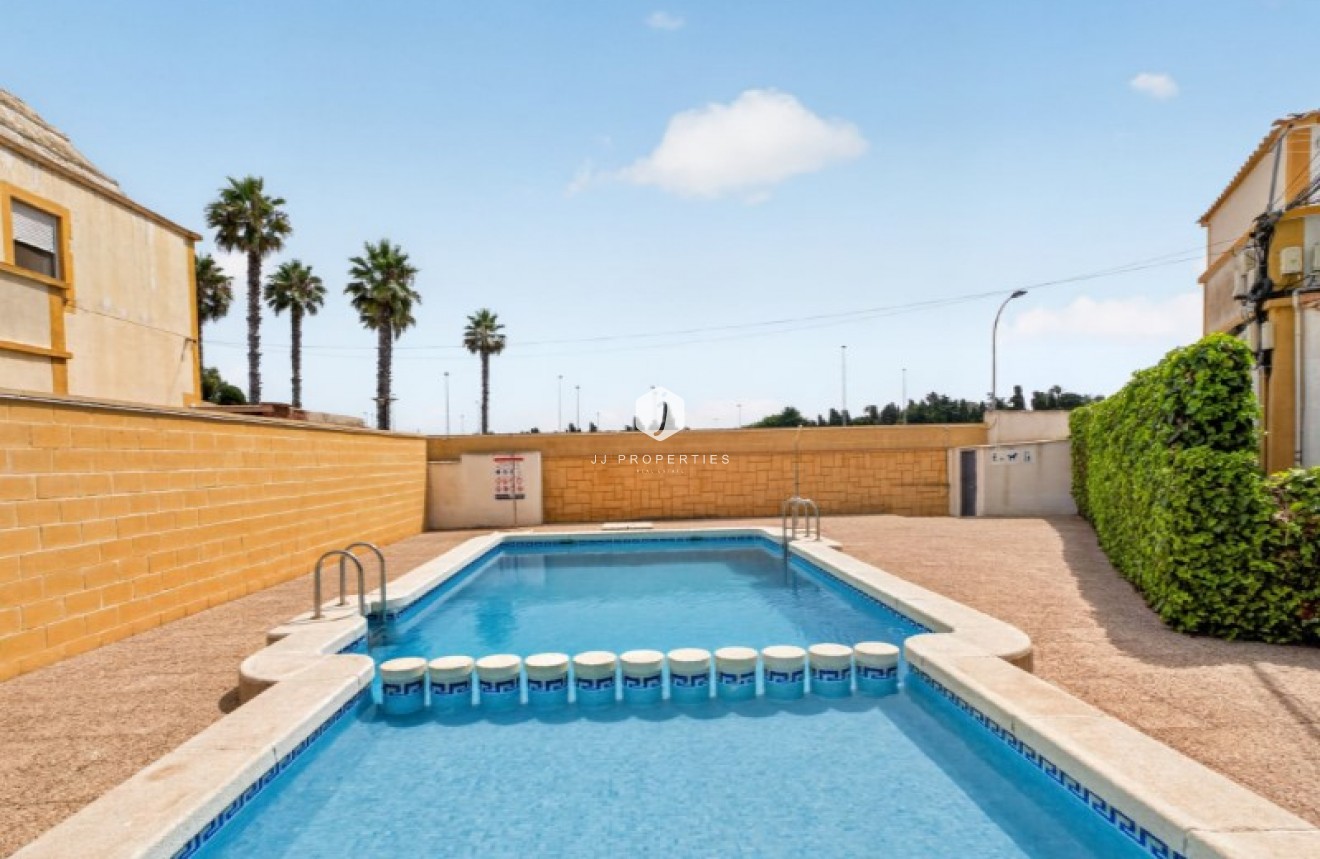 D'occasion - Chalet -
Torrevieja - Costa Blanca