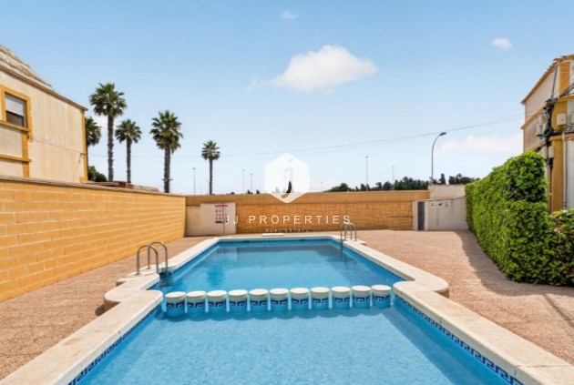 D'occasion - Chalet -
Torrevieja - Costa Blanca
