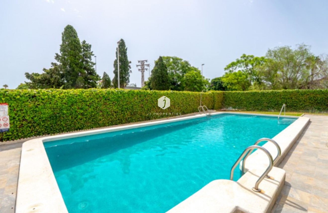 D'occasion - Chalet -
Torrevieja - Costa Blanca