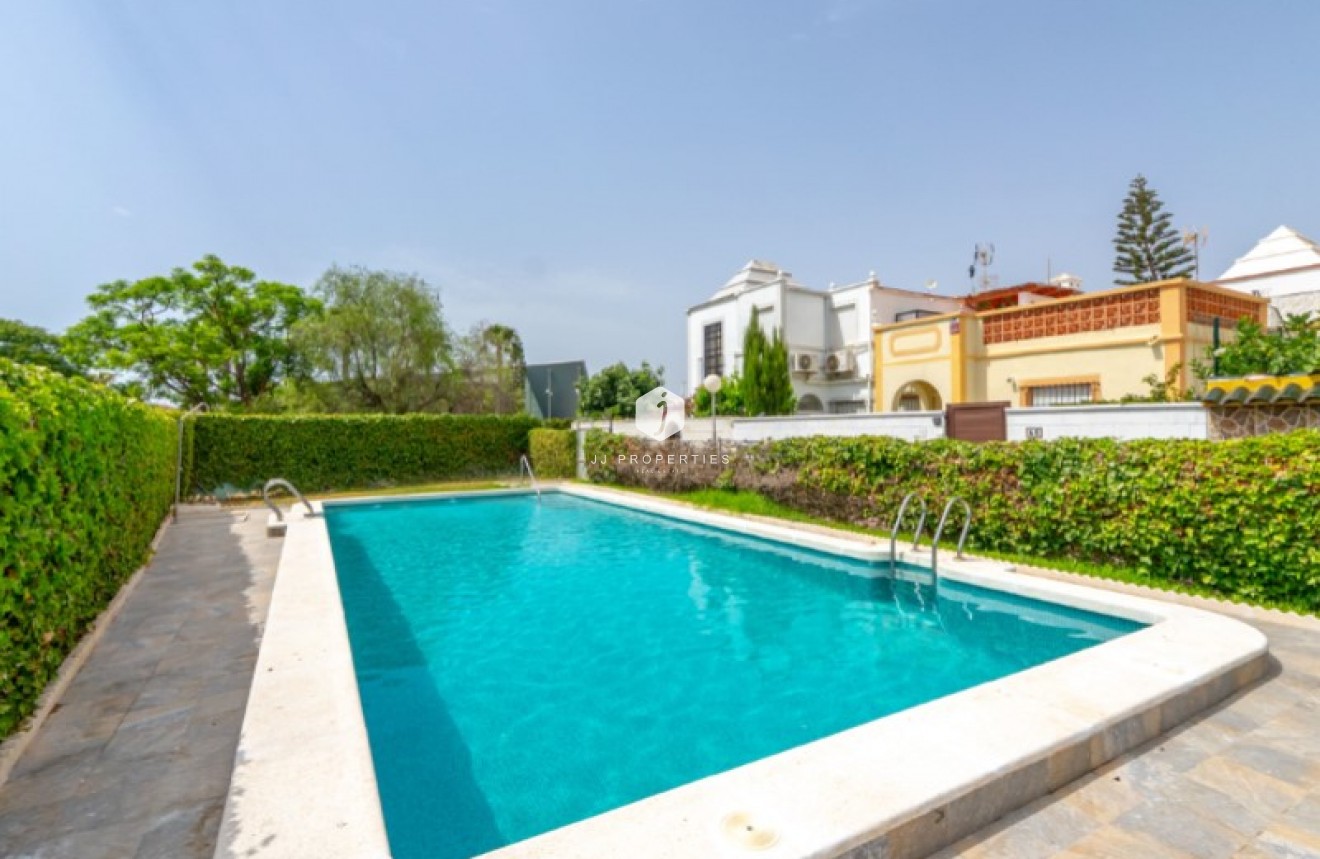D'occasion - Chalet -
Torrevieja - Costa Blanca
