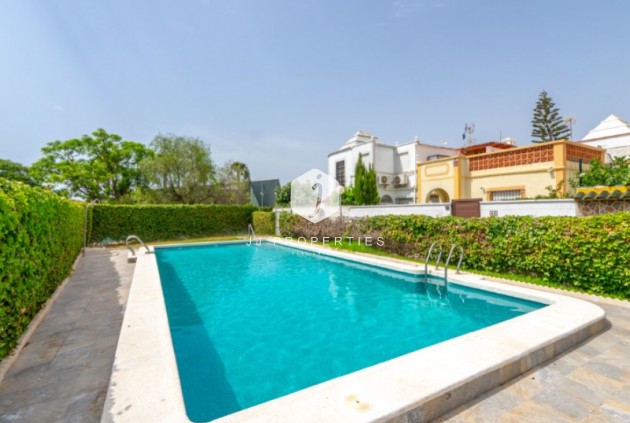 D'occasion - Chalet -
Torrevieja - Costa Blanca