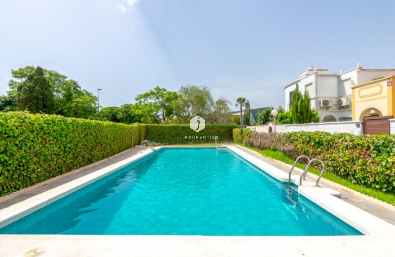 D'occasion - Chalet -
Torrevieja - Costa Blanca