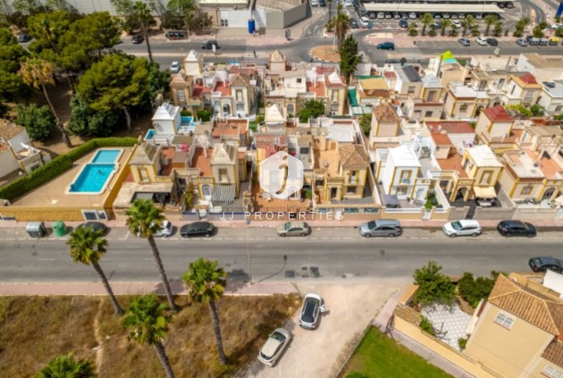 D'occasion - Chalet -
Torrevieja - Costa Blanca