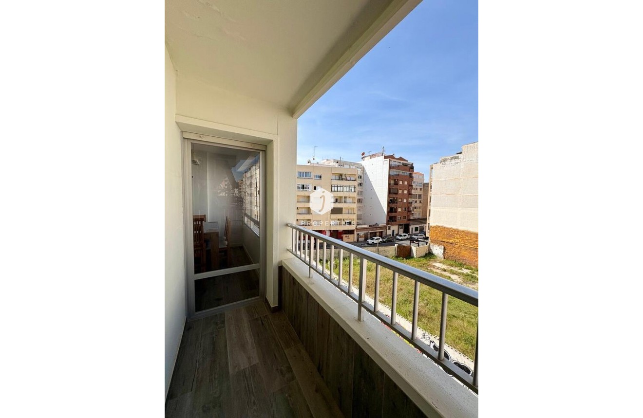Tweedehands - Appartement / flat -
Torrevieja - Costa Blanca