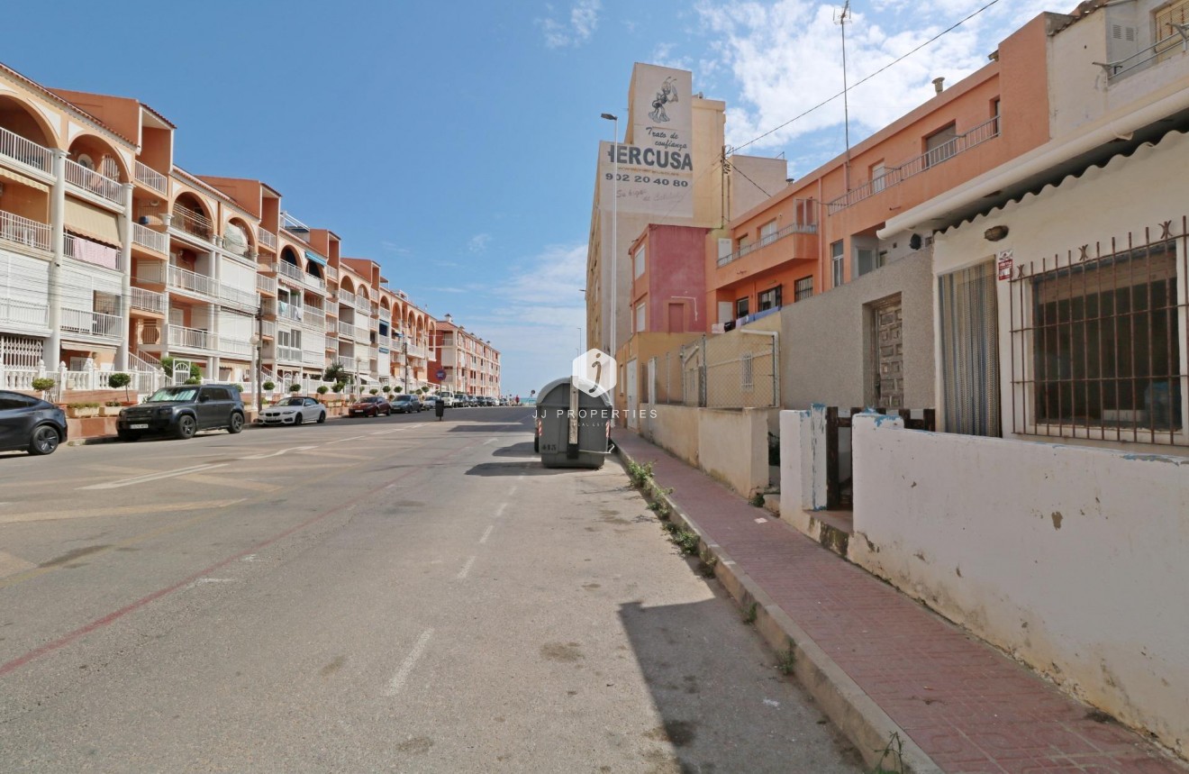 Z drugiej ręki - Mieszkanie w bloku -
Torrevieja - La Mata Pueblo